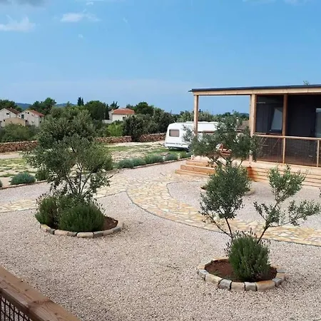 Camping Kompleks wypoczynkowy *
