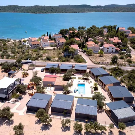 Camping Kompleks wypoczynkowy *